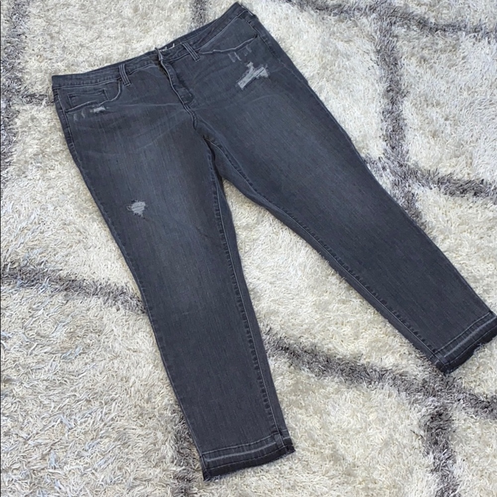 Universal thread distressed slim leg jeans